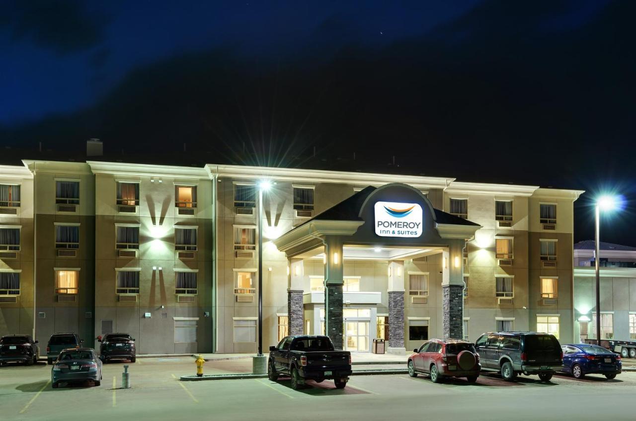 Pomeroy Inn & Suites Принс Джордж Екстериор снимка