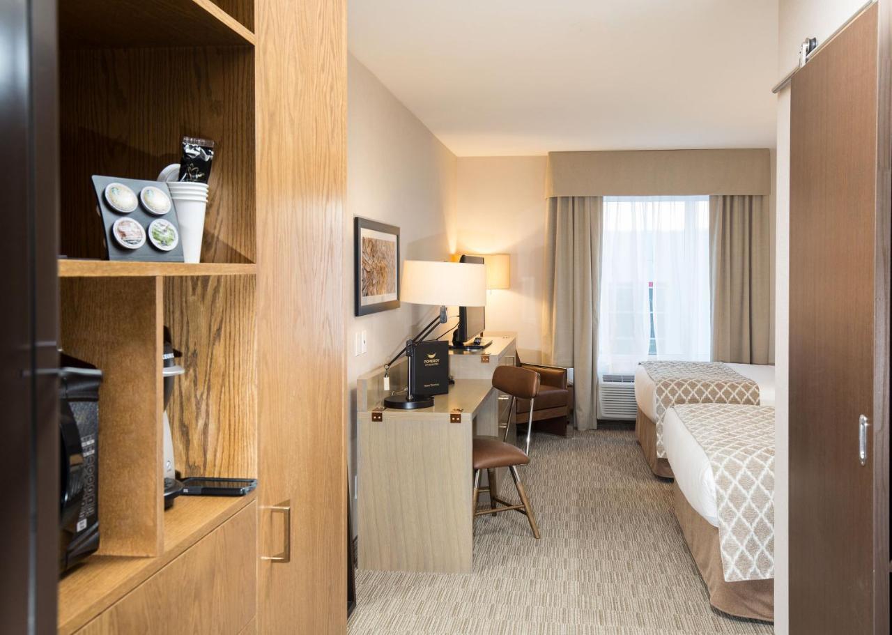 Pomeroy Inn & Suites Принс Джордж Екстериор снимка