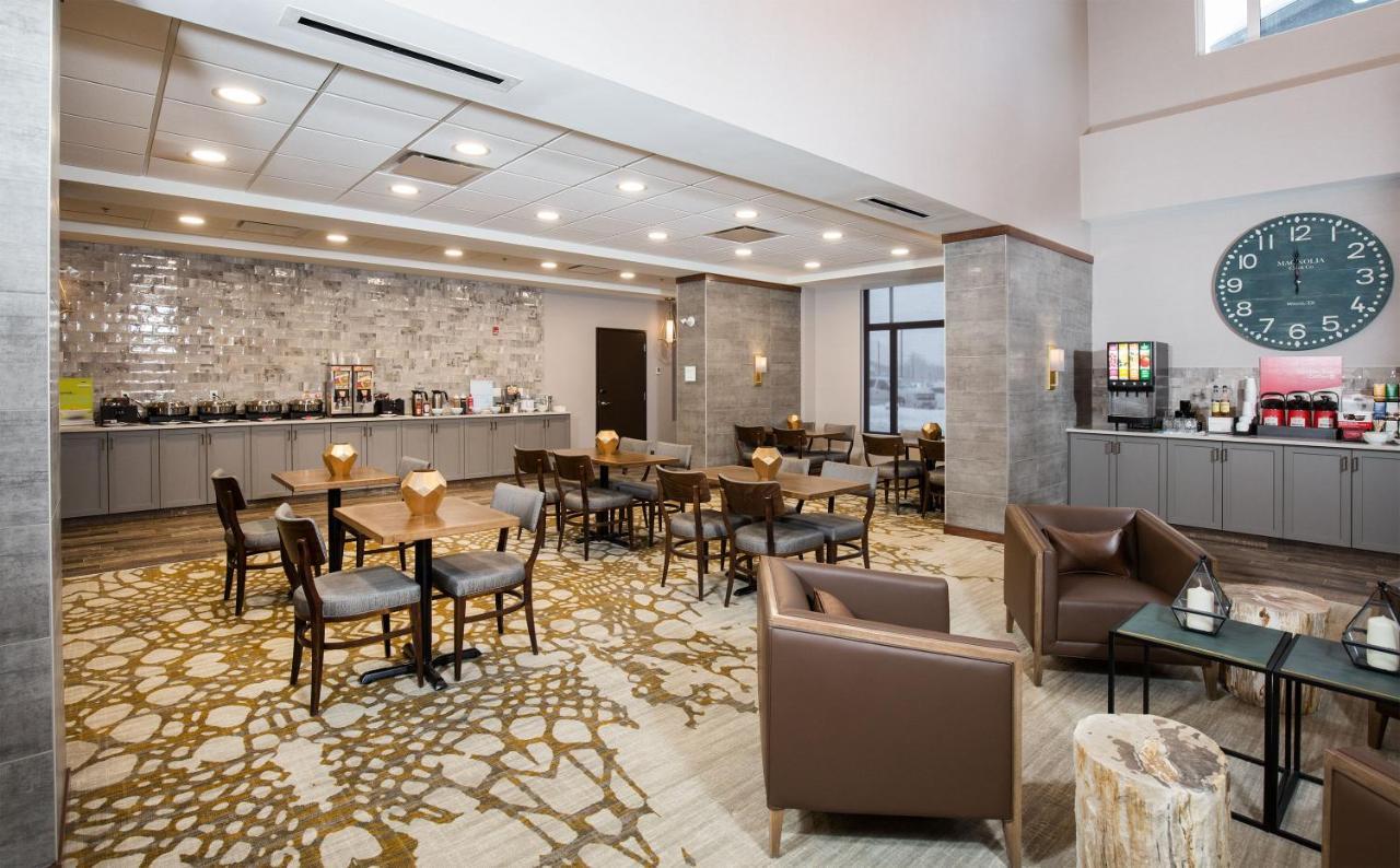 Pomeroy Inn & Suites Принс Джордж Екстериор снимка