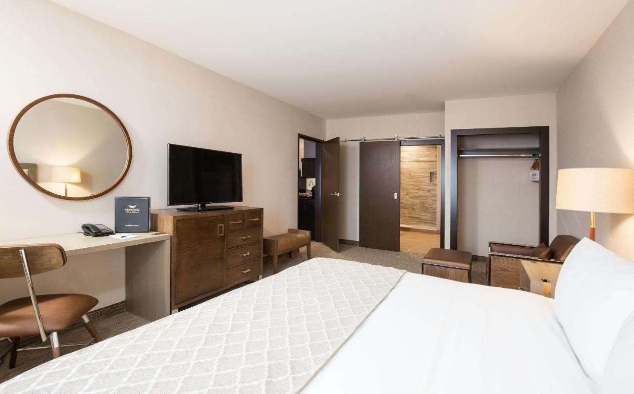 Pomeroy Inn & Suites Принс Джордж Екстериор снимка