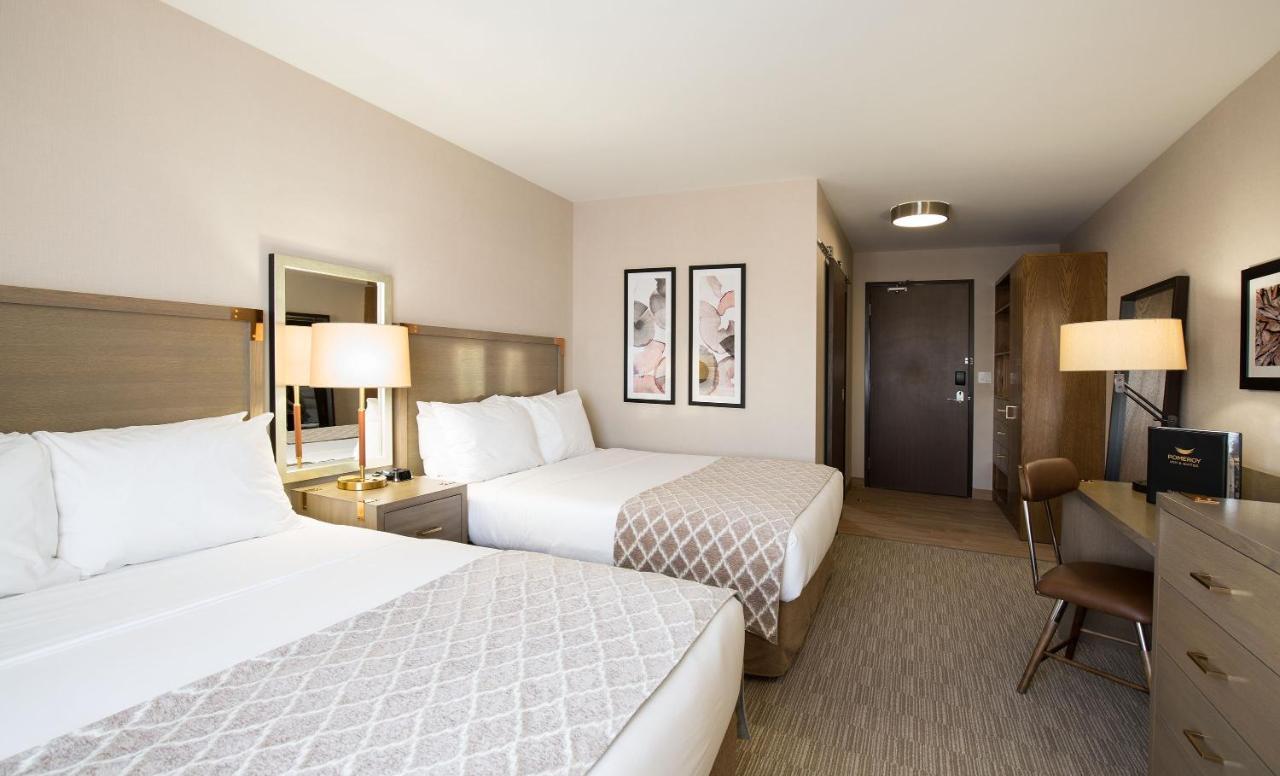 Pomeroy Inn & Suites Принс Джордж Екстериор снимка