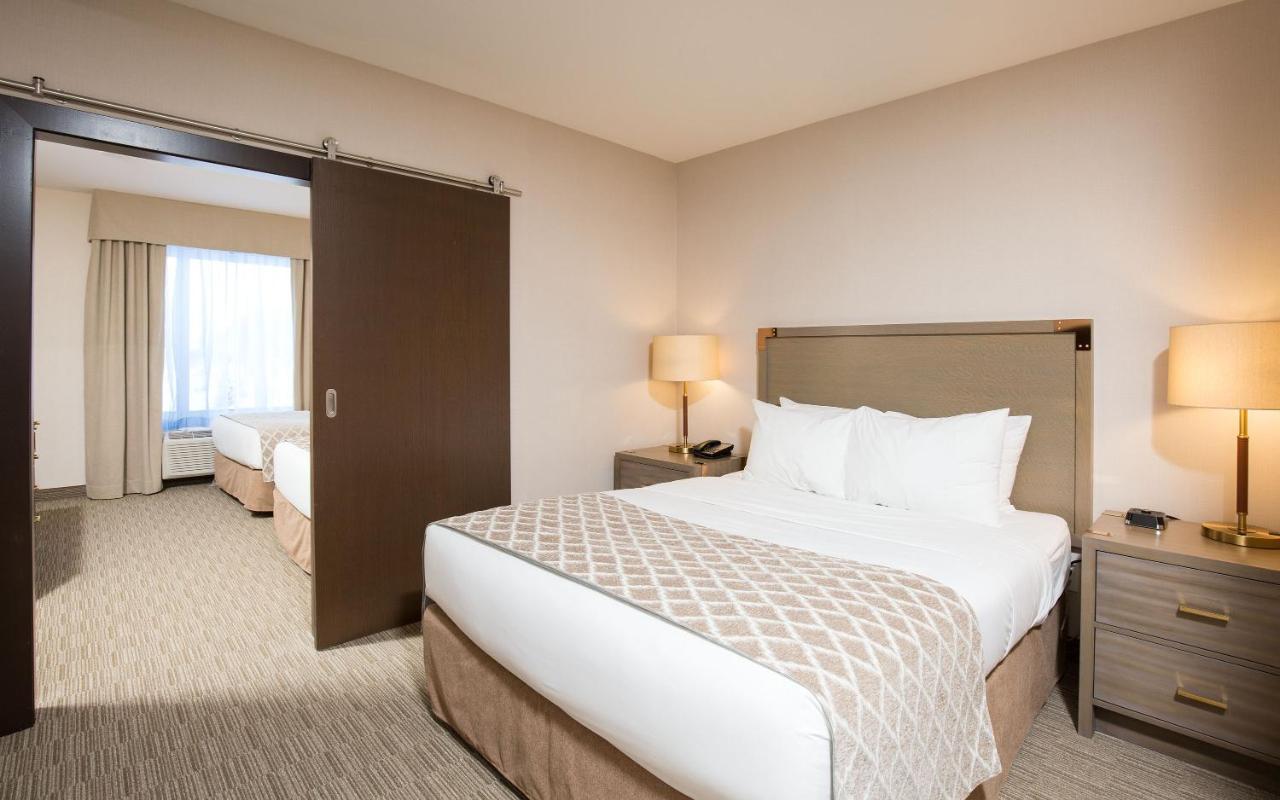 Pomeroy Inn & Suites Принс Джордж Екстериор снимка