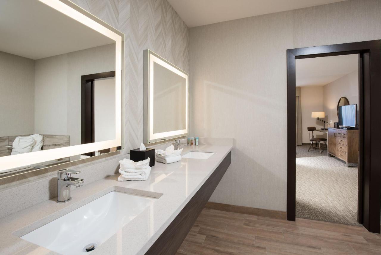 Pomeroy Inn & Suites Принс Джордж Екстериор снимка