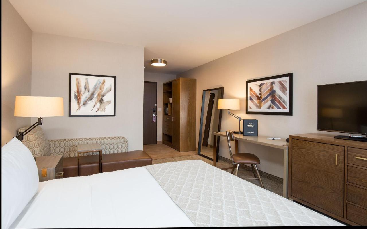 Pomeroy Inn & Suites Принс Джордж Екстериор снимка