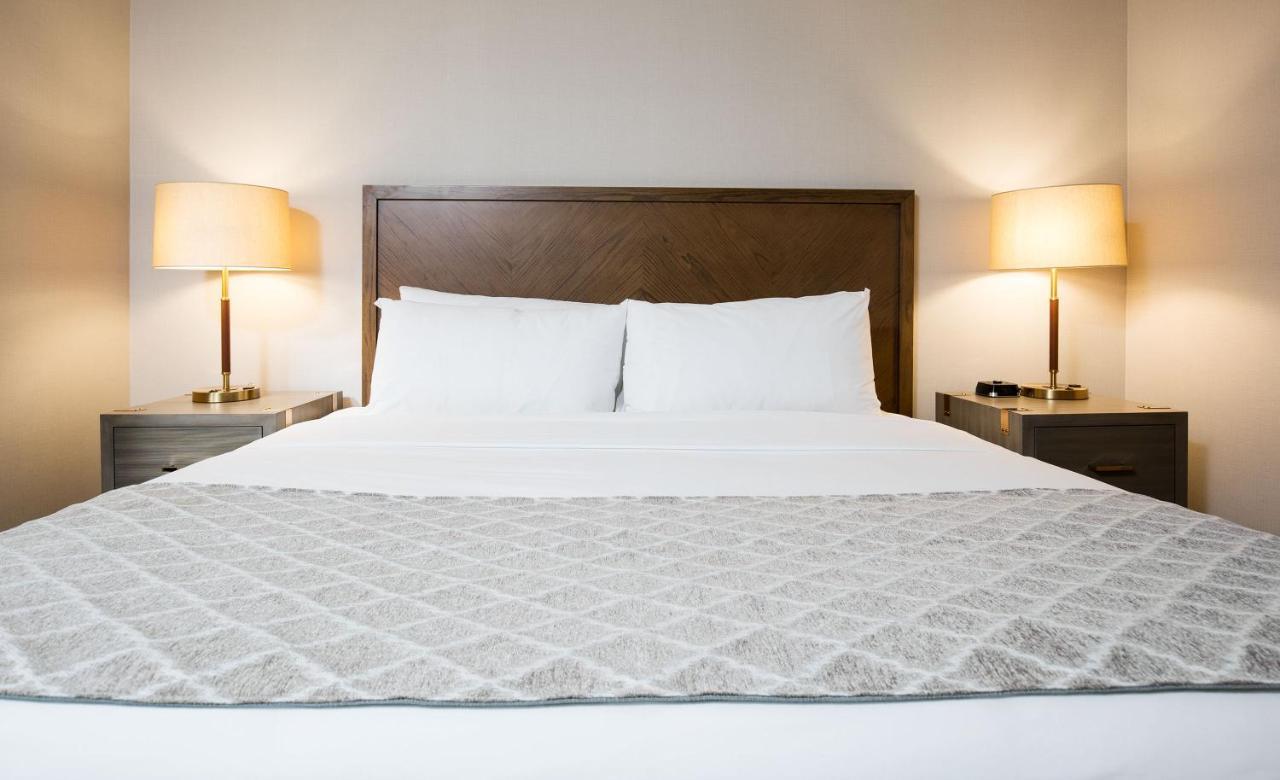 Pomeroy Inn & Suites Принс Джордж Екстериор снимка
